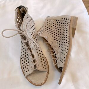 MUSSE & CLOUD SHIMMERY CUTOUT SHOOTIES.  NEW